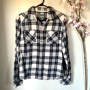 ARITZIA / TNA / BUTTON UP PLAID LONG SLEEVE